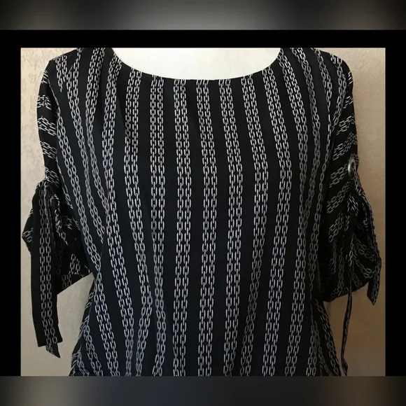 NWOT! MICHAEL KORS BLACK CHAIN PATTERN TOP (S) - Picture 3 of 10